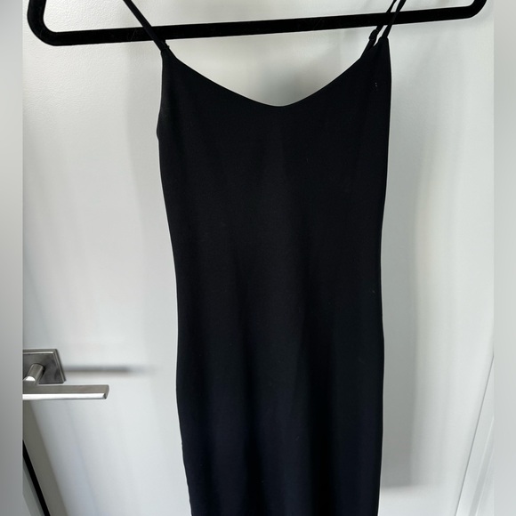 Aritzia Contour V-Neck Midi Dress - Picture 1 of 2